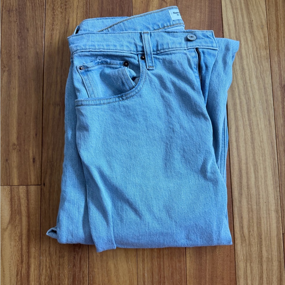 Abercrombie & Fitch Light Wash Denim Jeans 90s Relaxed High Rise